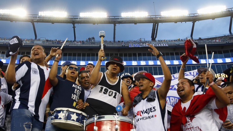 Peru soccer fans