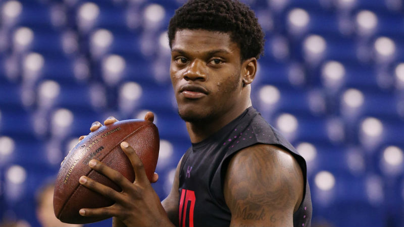 Louisville Cardinals quarterback Lamar Jackson