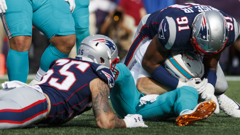 Patriots pass rushers John Simon and Deatrich Wise