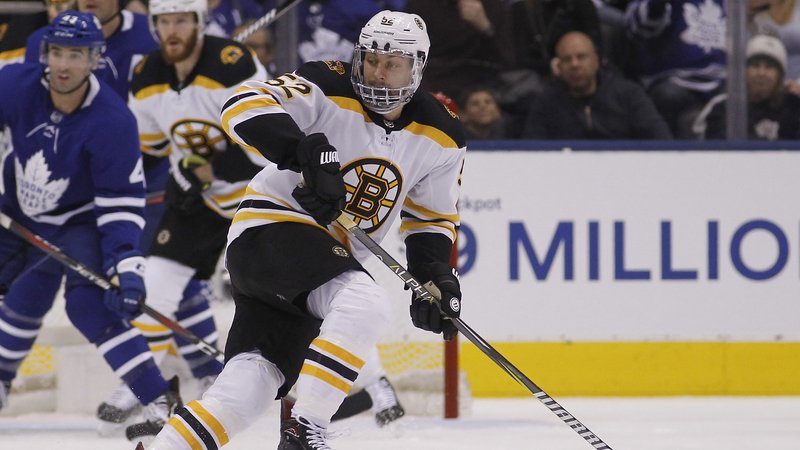 Bruins forward Sean Kuraly