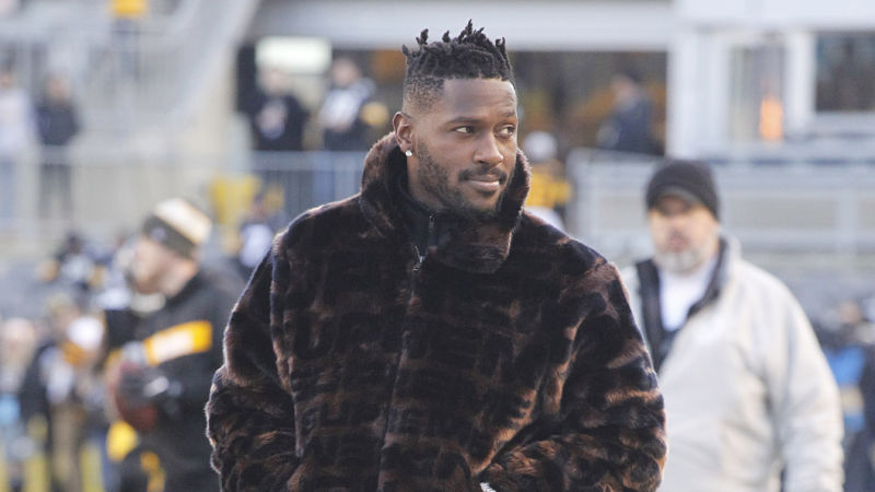 Oakland Raiders wide receiver Antonio Brown