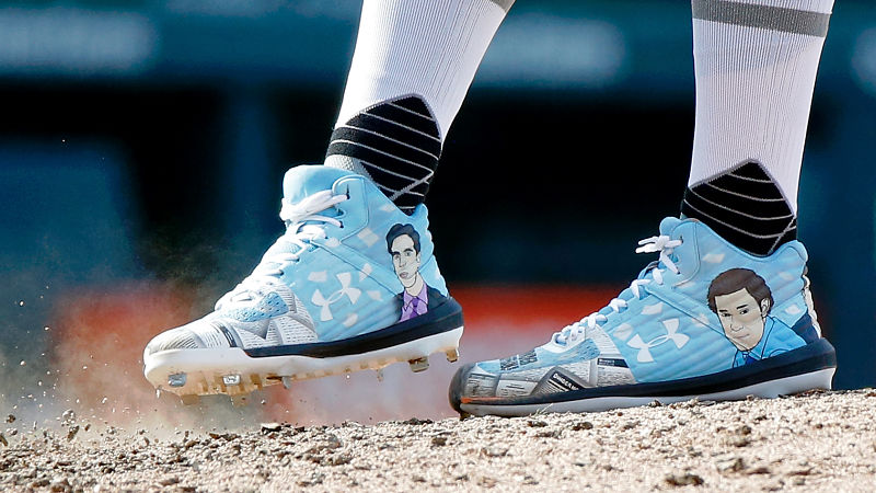 Chicago Cubs pitcher Derek Holland