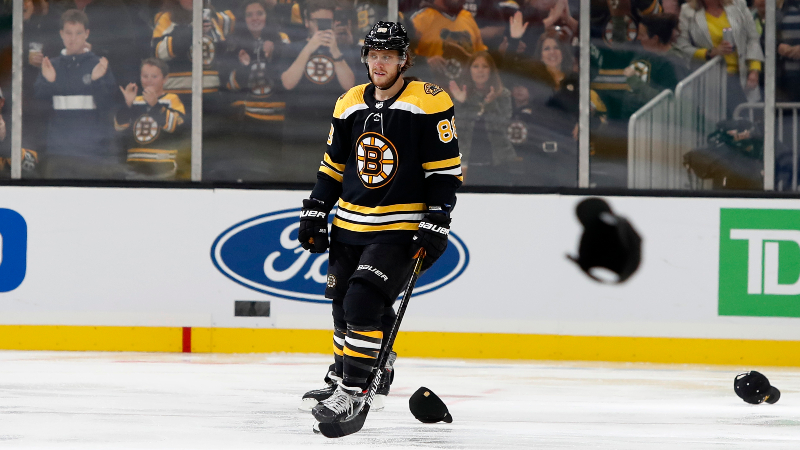 Bruins right wing David Pastrnak (88)