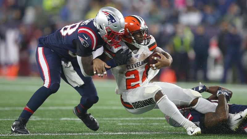 Cleveland Browns running back Nick Chubb (24) and New England Patriots linebacker Jamie Collins Sr. (58)