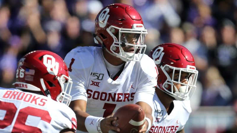 Oklahoma Sooners quarterback Jalen Hurts