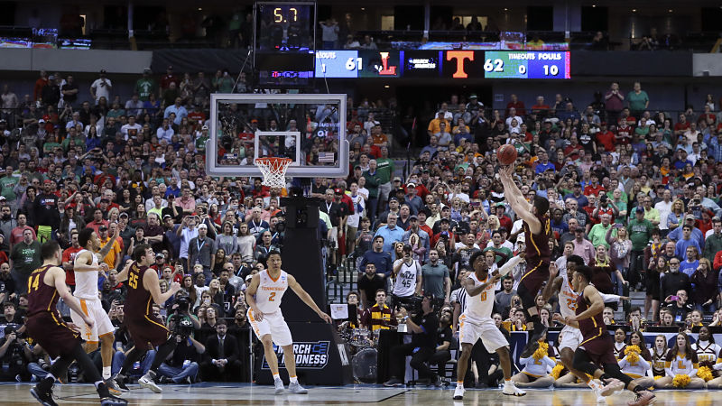 Loyola guard Clayton Custer