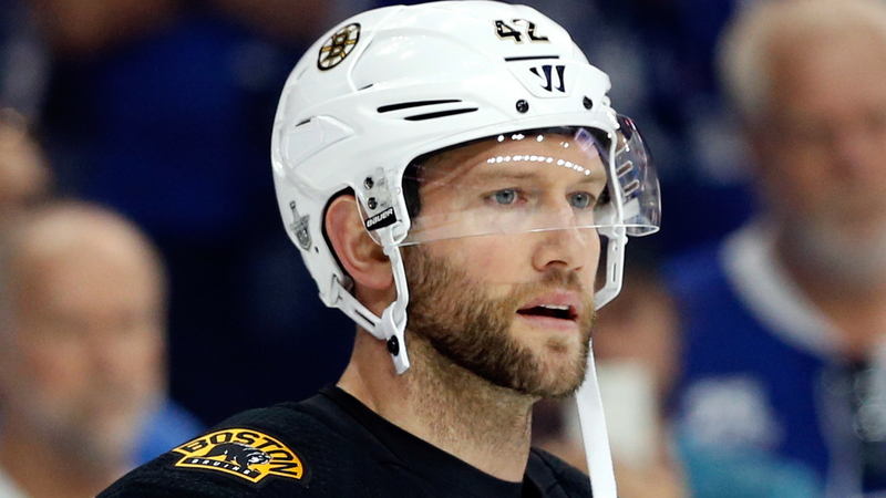 Bruins forward David Backes