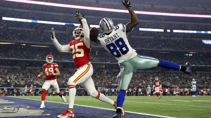 Cowboys wide receiver Dez Bryant (88) and Kansas City Chiefs cornerback Kenneth Acker
