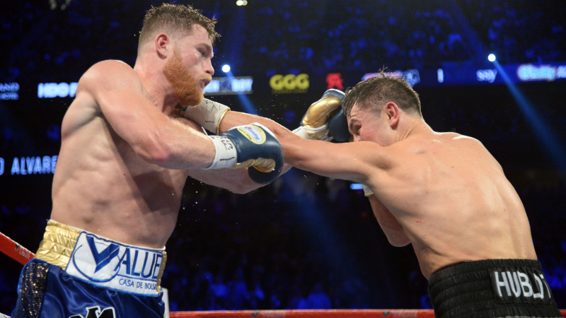 Gennady Golovkin (green trunks) and Canelo Alvarez (blue trunks)