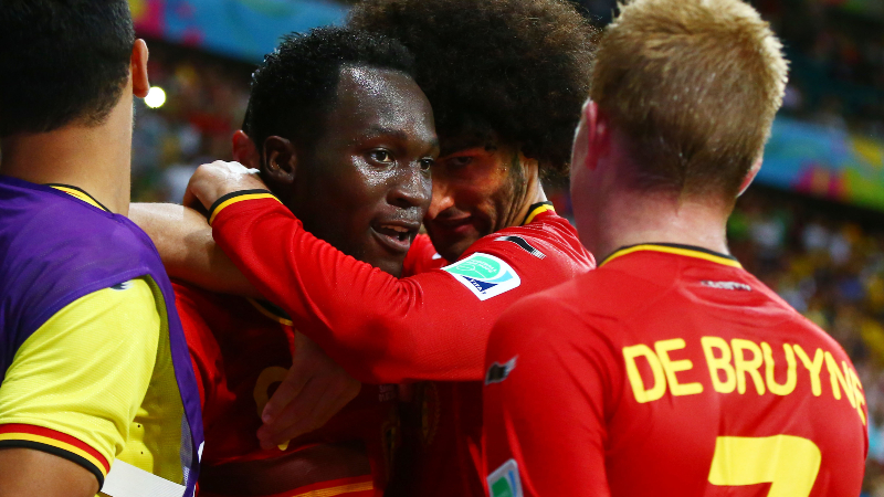 Belgium forward Romelu Lukaku (center)