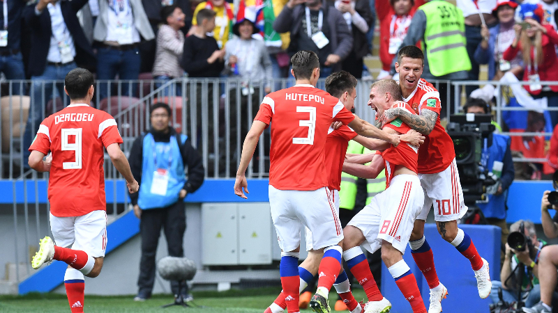 Russia midfielder Yuriy Gazinskiy (8)