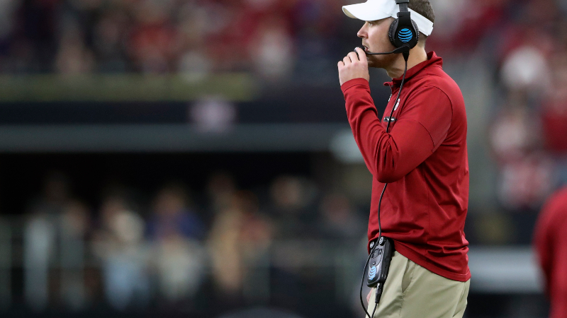 Oklahoma Sooners head coach Lincoln Riley