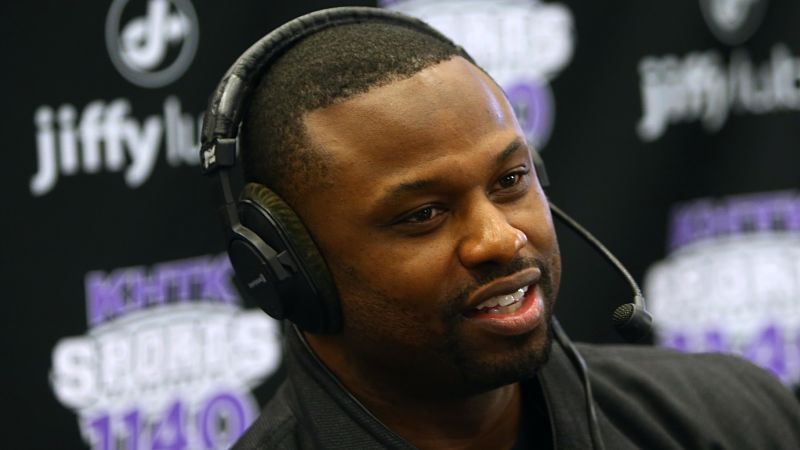Former NFL linebacker Bart Scott
