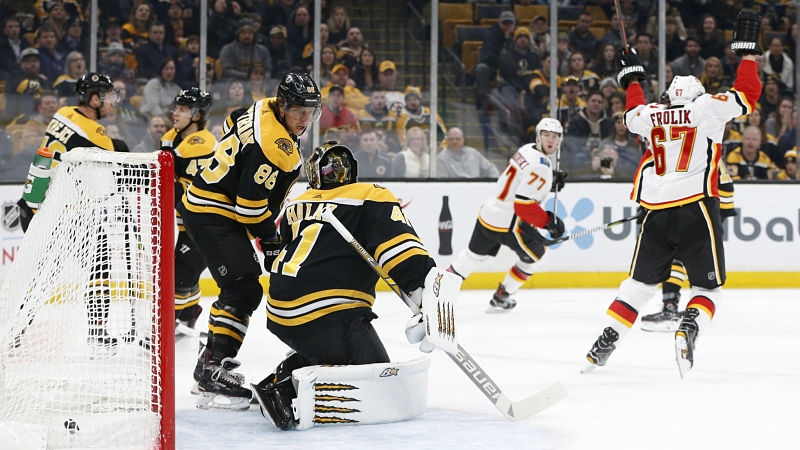 Boston Bruins winger David Pastrnak and goalie Jaroslav Halak