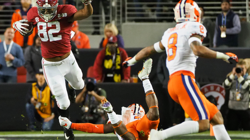 Alabama Crimson Tide tight end Irv Smith Jr. (82)