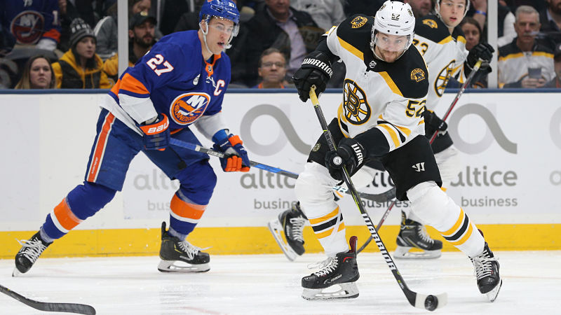 Boston Bruins forward Sean Kuraly