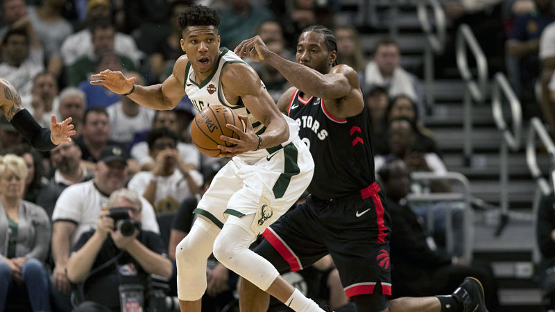 Milwaukee Bucks forward Giannis Antetokounmpo and Toronto Raptors forward Kawhi Leonard