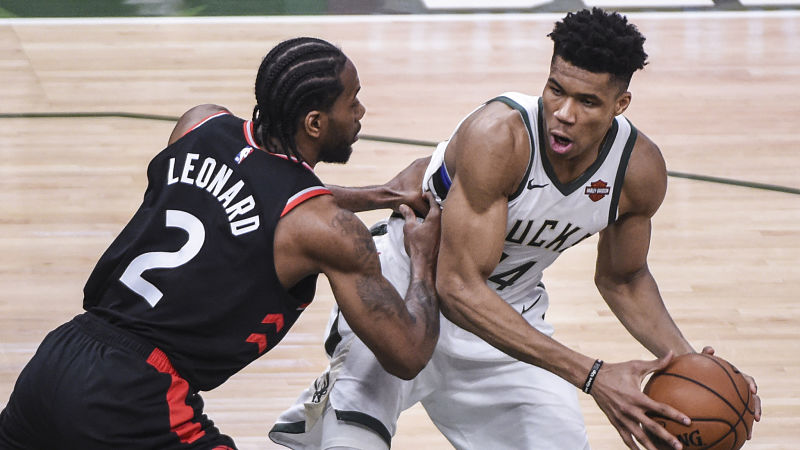 Toronto Raptors forward Kawhi Leonard and Milwaukee Bucks forward Giannis Antetokounmpo