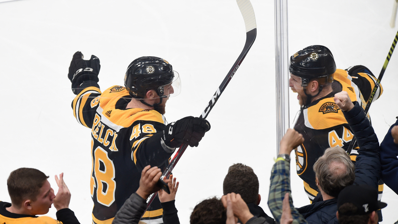 Bruins defenseman Steven Kampfer