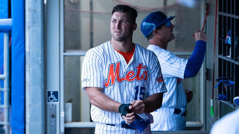 Syracuse Mets left fielder Tim Tebow