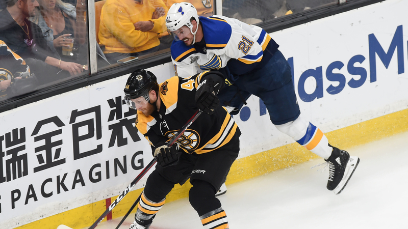 Bruins defenseman Steven Kampfer