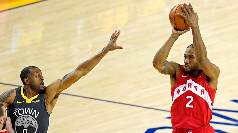 Toronto Raptors forward Kawhi Leonard