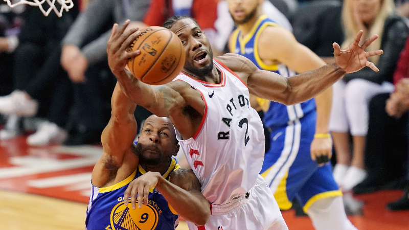 Toronto Raptors forward Kawhi Leonard (2) and Golden State Warriors guard Andre Iguodala (9)