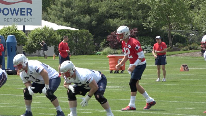 Tom Brady runs minicamp drill