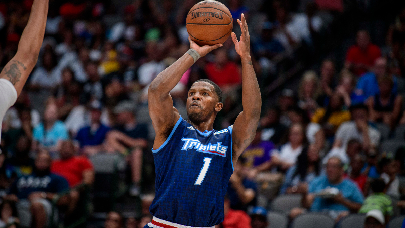 Triplets forward Joe Johnson