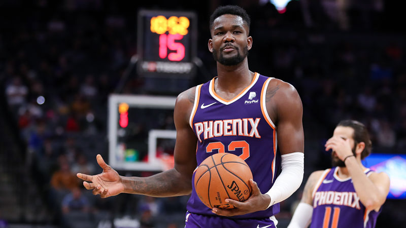 Phoenix Suns center Deandre Ayton