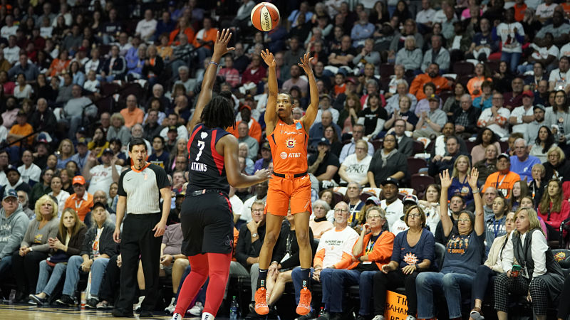 Connecticut Sun guard Jasmine Thomas