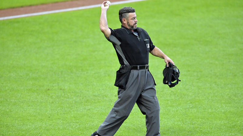 Home plate umpire Rob Drake