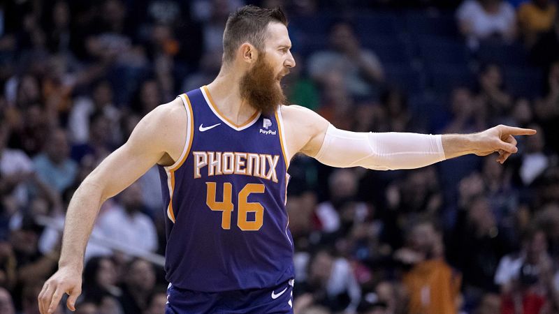 Phoenix Suns center Aron Baynes