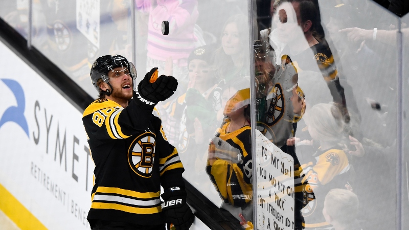 Boston Bruins right wing David Pastrnak (88)