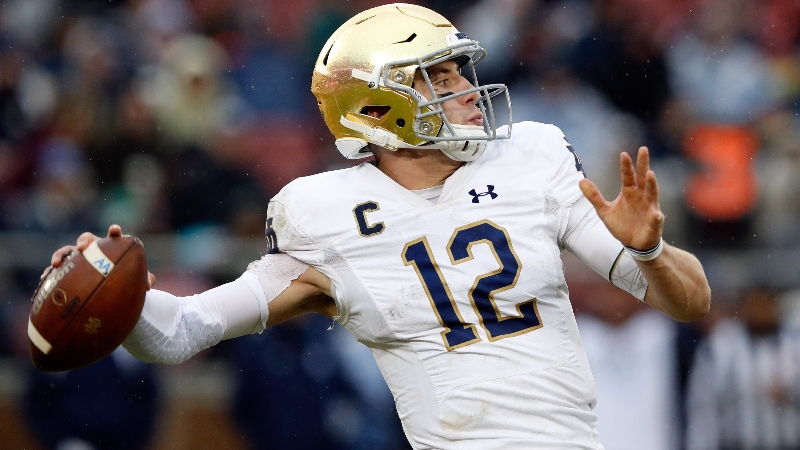 Notre Dame Fighting Irish quarterback Ian Book (12)