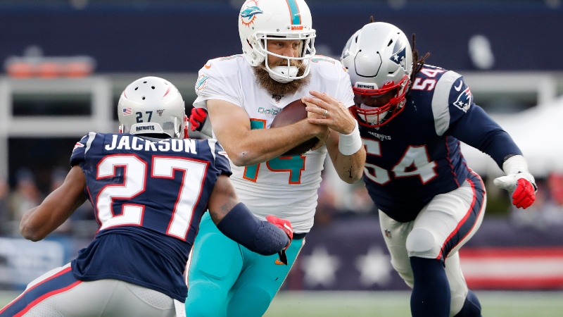 New England Patriots cornerback J.C. Jackson (27) and outside linebacker Dont'a Hightower (54), Miami Dolphins quarterback Ryan Fitzpatrick (14)