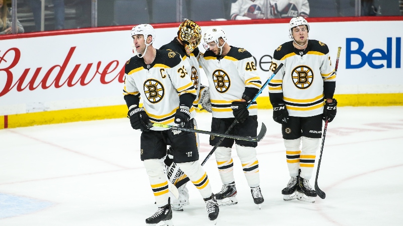 Boston Bruins goalie Tuukka Rask (40) and teammates