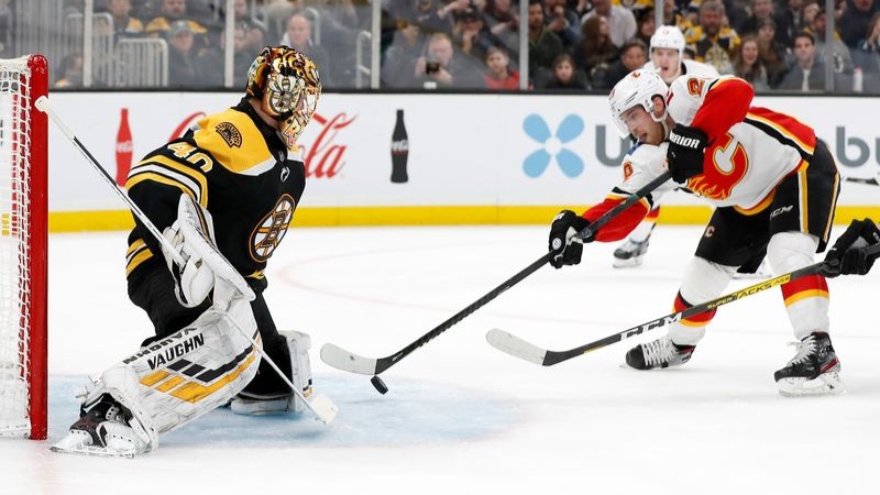 Boston Bruins goaltender Tuukka Rask, Calgary Flames center Elias Lindholm
