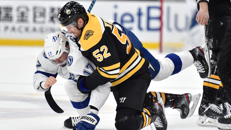 Bruins forward Sean Kuraly