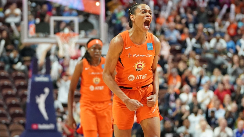 Connecticut Sun guard Jasmine Thomas