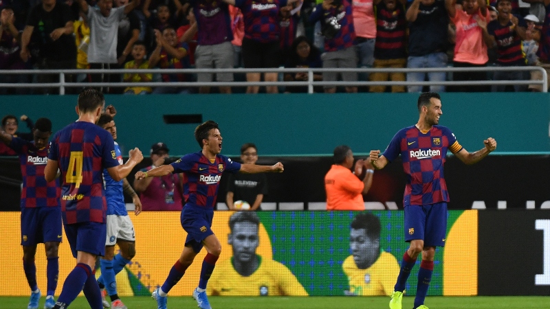FC Barcelona midfielder Sergio Busquets (right) and teammates