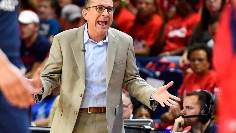 Connecticut Sun head coach Curt Miller