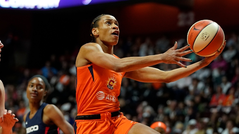 Connecticut Sun guard Jasmine Thomas (5)