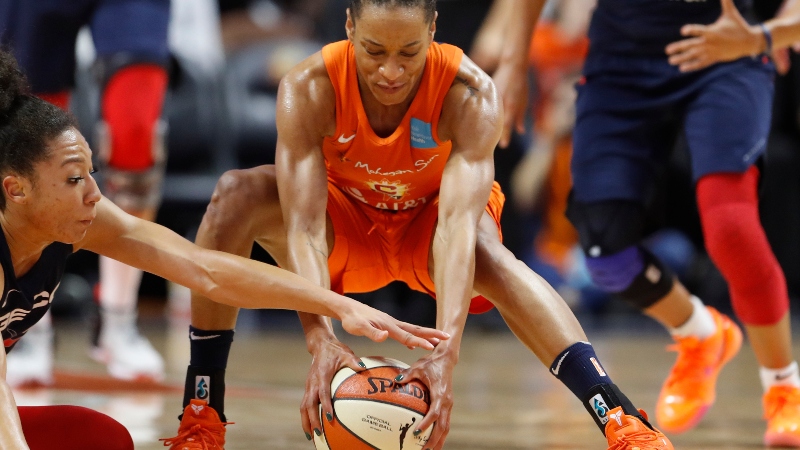 Connecticut Sun guard Jasmine Thomas (5)