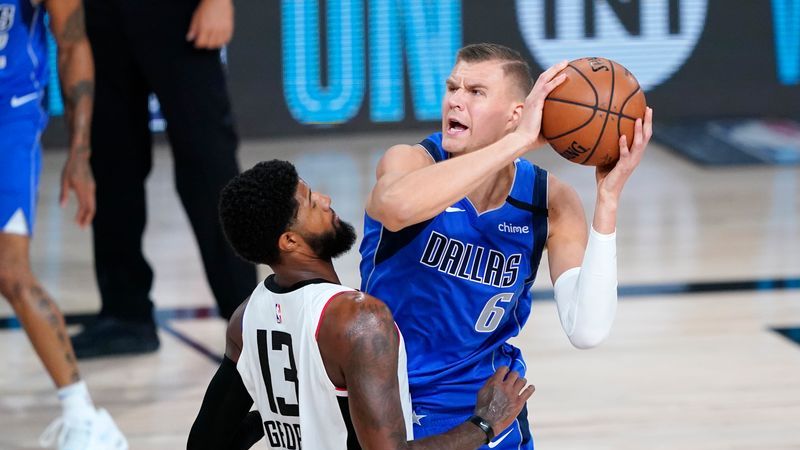 Mavericks center Kristaps Porzingis