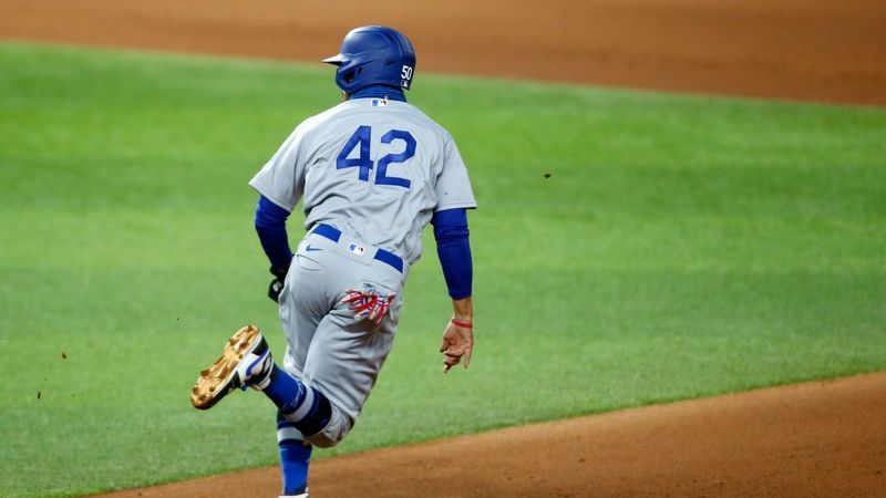 Los Angeles Dodgers right fielder Mookie Betts