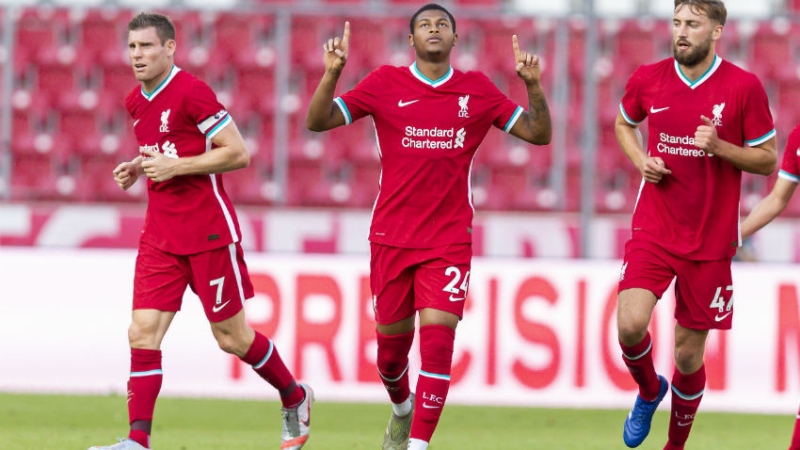 Liverpool striker Rhian Brewster (center)