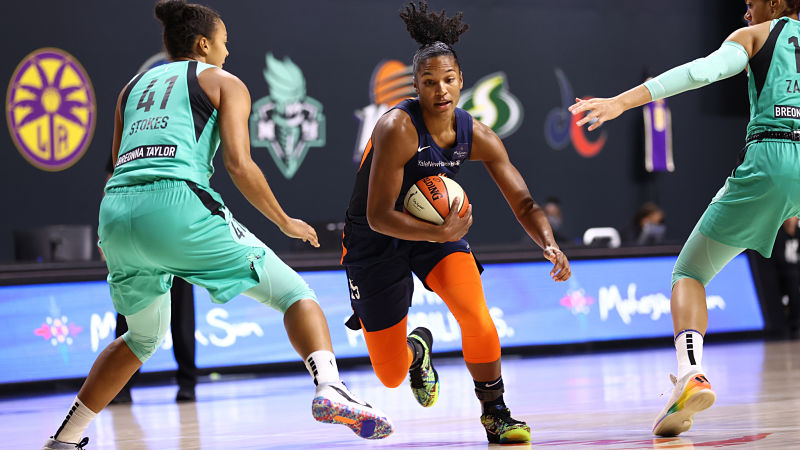 Connecticut Sun forward Alyssa Thomas