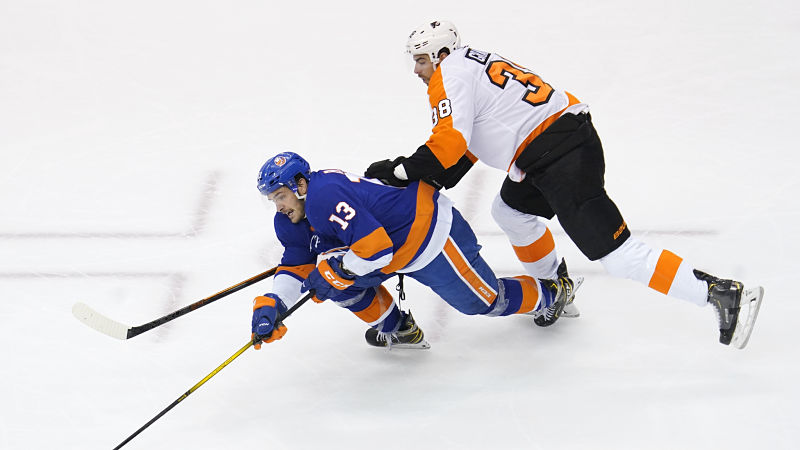 New York Islanders center Mathew Barzal and Philadelphia Flyers center Derek Grant