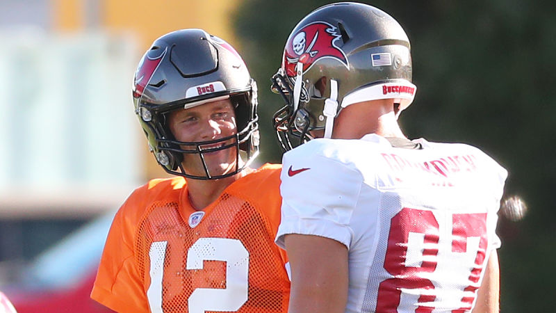 Tampa Bay Buccaneers players Tom Brady and Rob Gronkowski